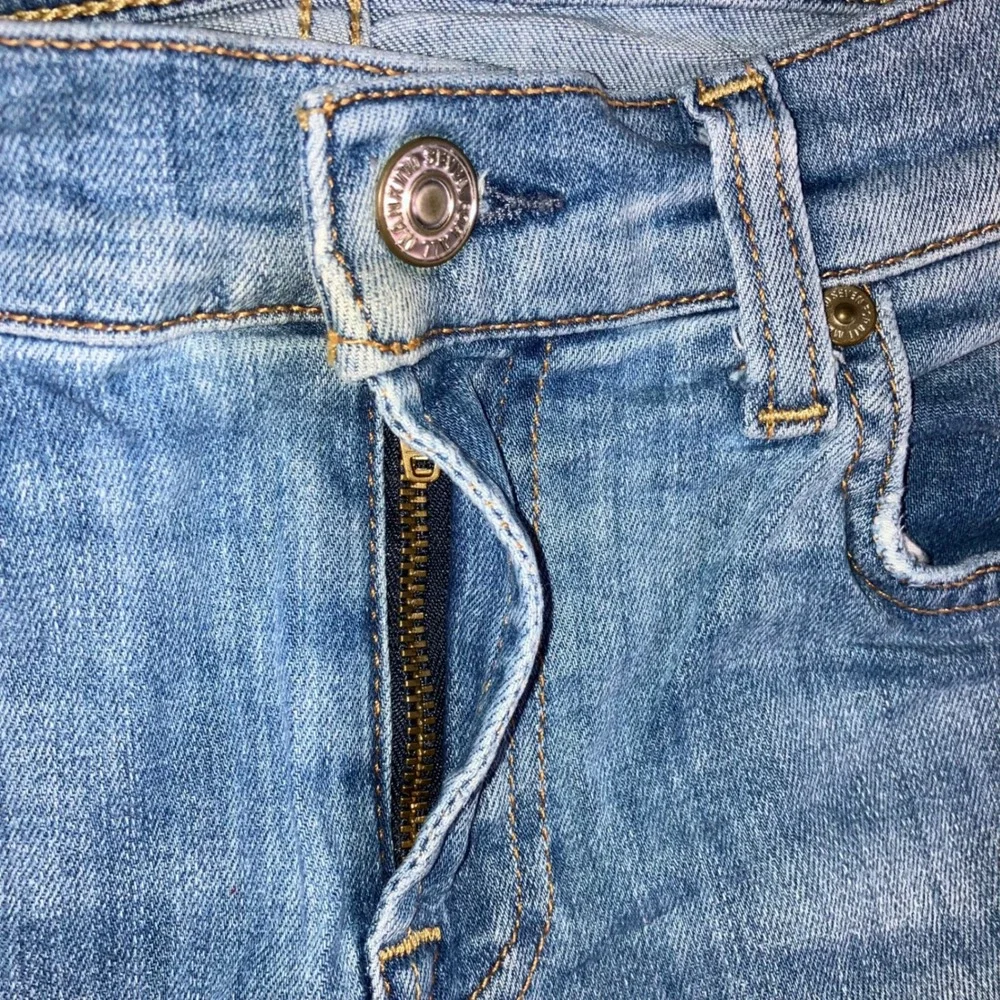 7 For All Mankind Skinny Jeans Women 26 Medium Wash Whiskered Stretch‎ Denim